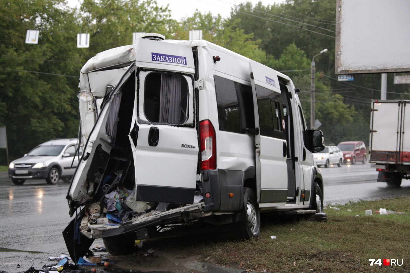 В аварии пострадали 13 пассажиров автобуса