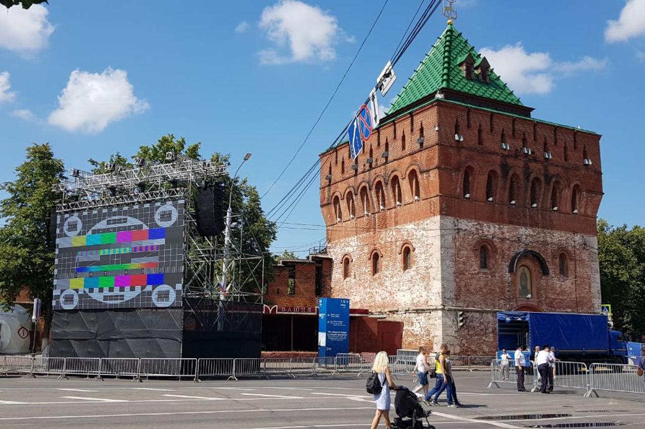 Нижний экран. Экран Нижний Новгород. Самый большой экран Нижнего Новгорода. Экраны на улицах Нижний Новгород. Нижний Новгород установили z.