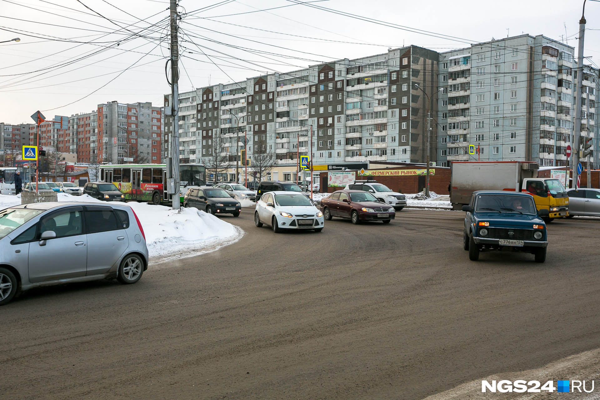 В качестве спасения перекрестка от пробок общественники предлагают создать здесь поворотные шлюзы В качестве спасения перекрестка от пробок общественники предлагают создать здесь поворотные шлюзы
