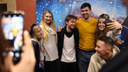Актёр Александр Петров заехал в кинотеатр в Ярославле, чтобы поздороваться с фанатами