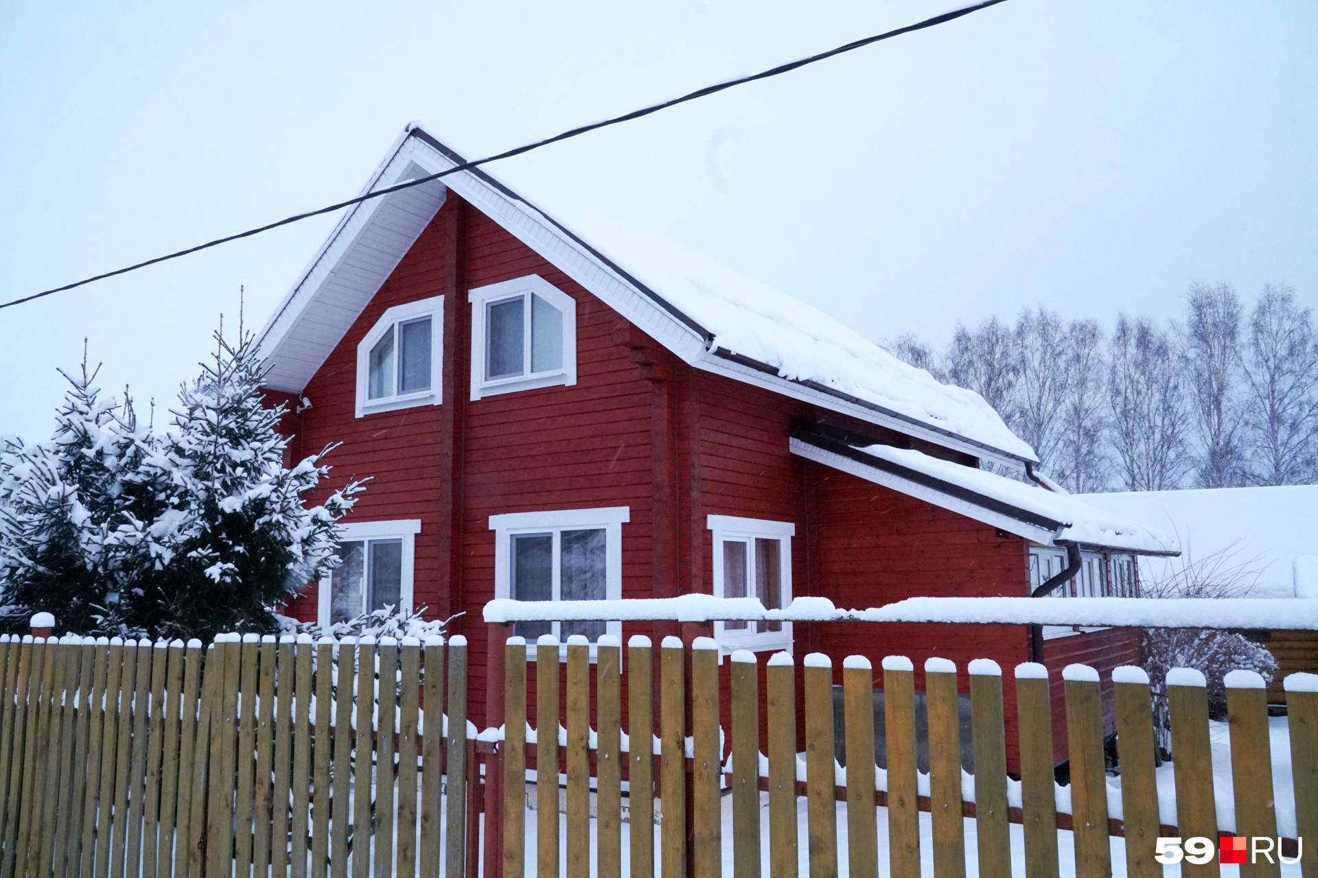 Ещё один дом в СНТ «Калина красная», в котором живут люди