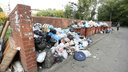 «Приносим искренние извинения»: в Челябинск экстренно пригнали дополнительные мусоровозы