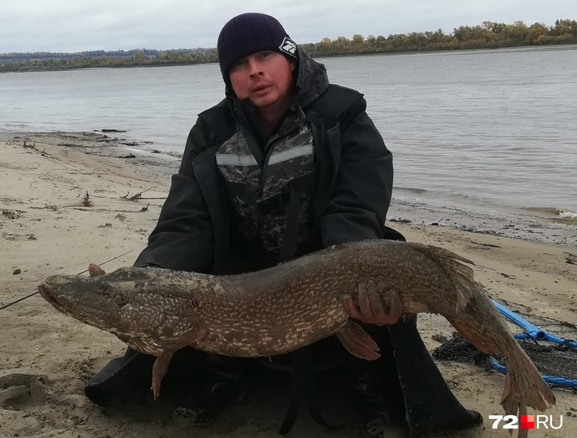 А вот и сам именинник с уловом А вот и сам именинник с уловом