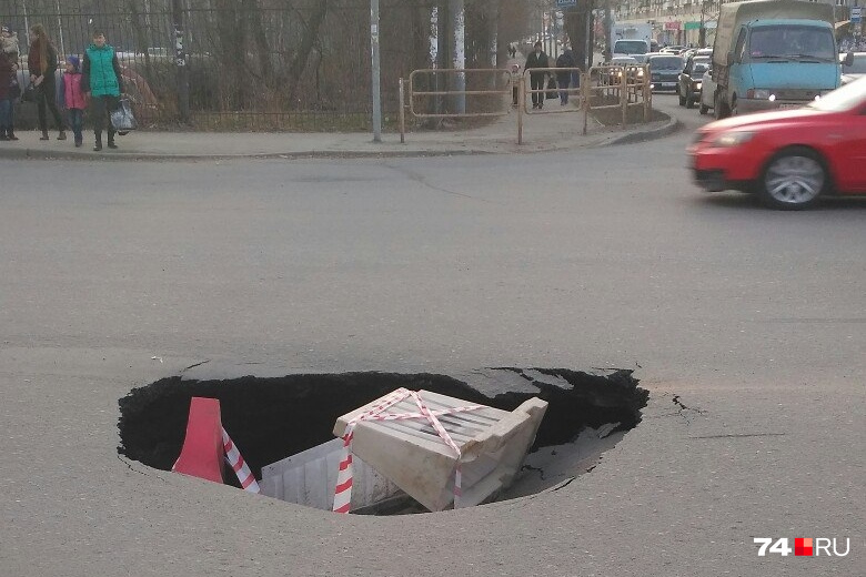 Даже по ровным дорогам Челябинска нужно ездить осмотрительно: встречаются настоящие шедевры Даже по ровным дорогам Челябинска нужно ездить осмотрительно: встречаются настоящие шедевры