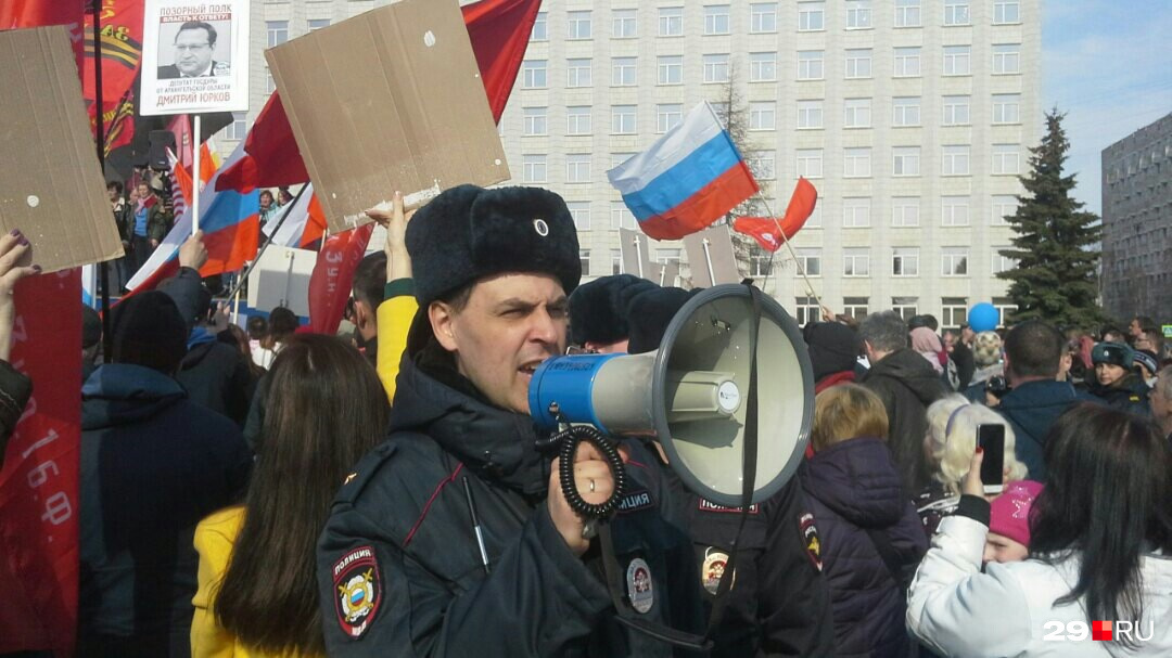 Майор Алексей Огорелков уже в каком-то смысле стал звездой среди активистов Майор Алексей Огорелков уже в каком-то смысле стал звездой среди активистов