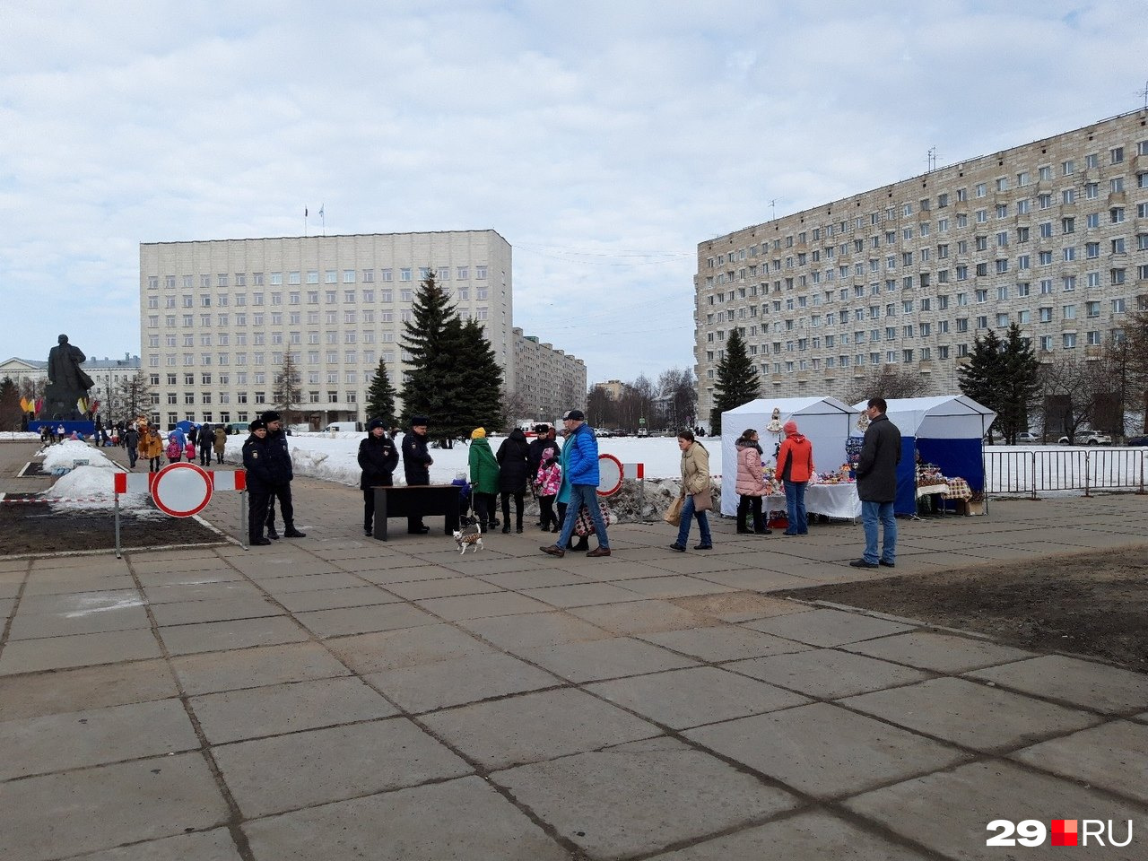 Так выглядела площадь за двадцать минут до начала митинга Так выглядела площадь за двадцать минут до начала митинга