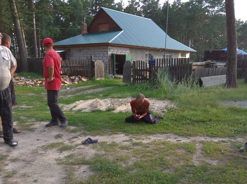 Кроме детей, пострадал ещё один пассажир «Аккорда» (на фото — в центре) Кроме детей, пострадал ещё один пассажир «Аккорда» (на фото — в центре)