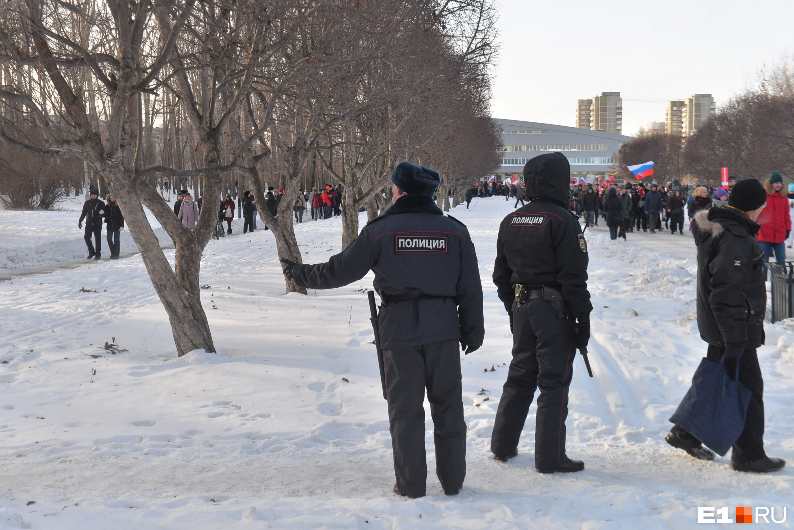 Сегодня завтра екатеринбург. Митинг Навальный Екатеринбург 23 января. Е1 Екатеринбург митинг 23 января. Митинг школьников. Полиция Екатеринбург зима.