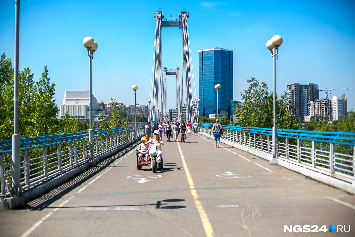 По пешеходному мосту в Красноярске проехал черный «Лексус» - 6 июня 2019 -  НГС24