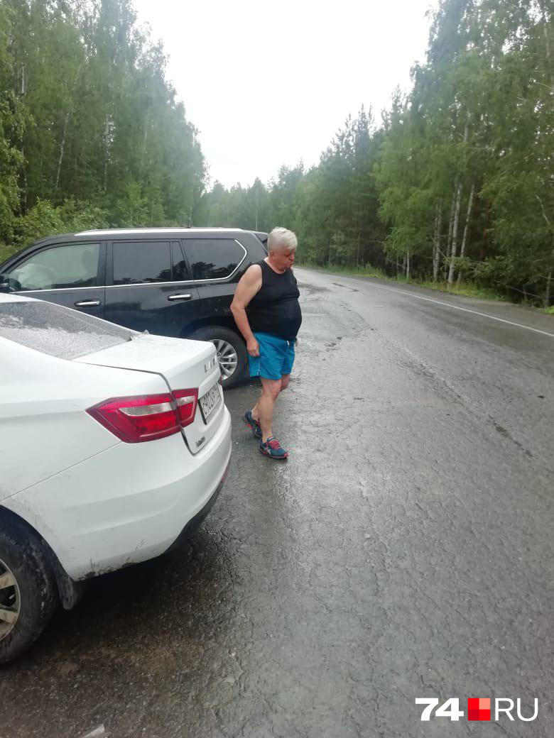 Несколько свидетелей заявили, что к водителю и пассажирам второй машины Андрей Косилов не подходил