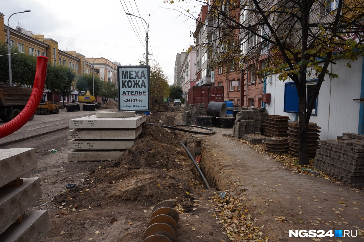 Глазу открывается привычная для красноярцев в последнее время картина...