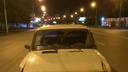 «Серёга, ты что творишь»: на Лежена водитель «семёрки» врезался в припаркованные автомобили