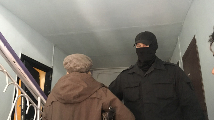 Как у главы тюменского штаба Навального проходили обыски. Трансляция в режиме онлайн