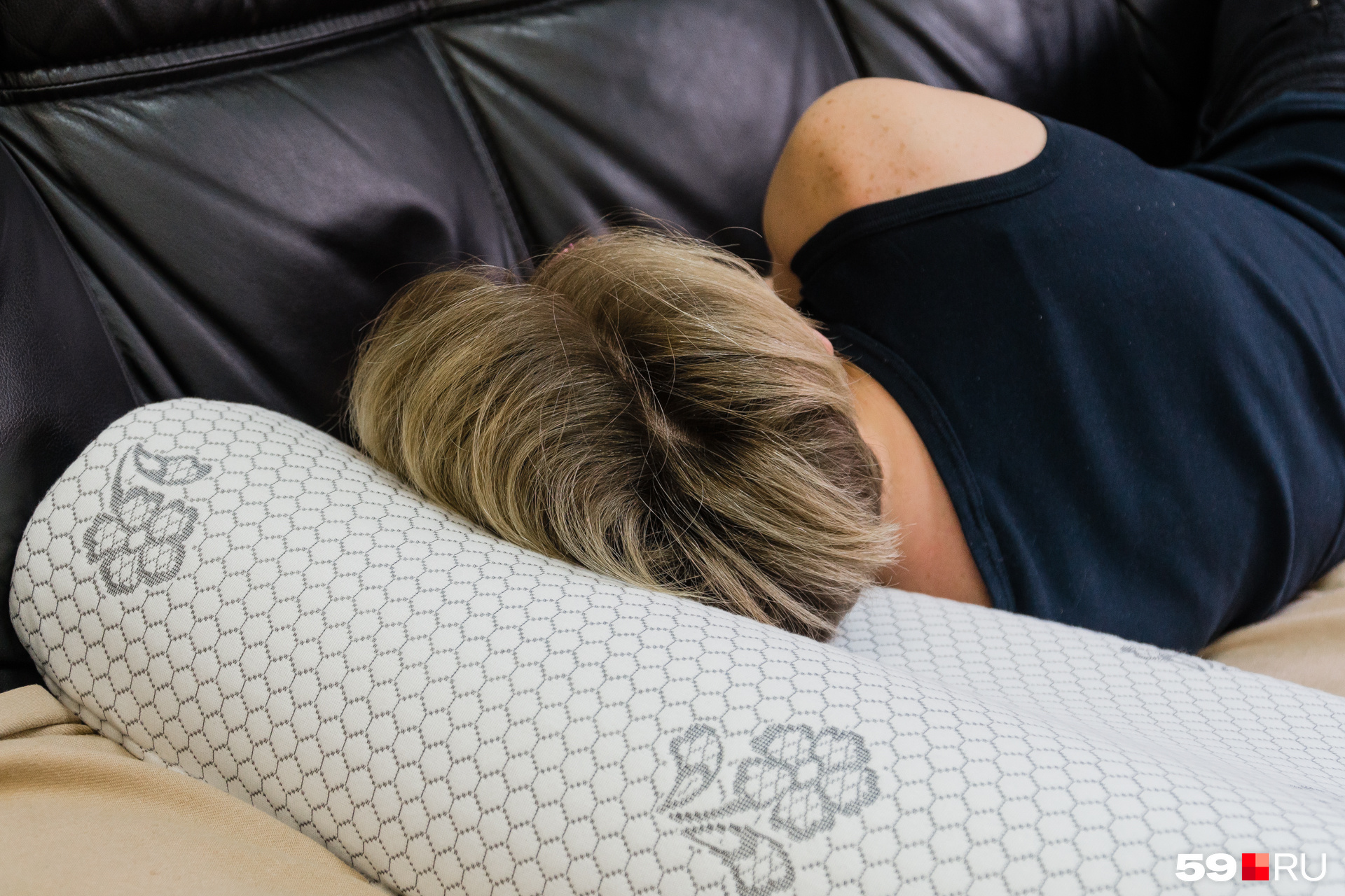 Ортопедическая подушка позволяет размещать голову и шею во время сна правильно