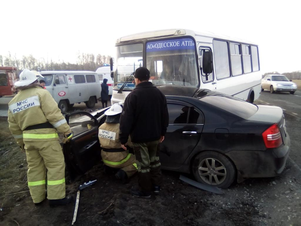 Пассажиры автобуса не пострадали Пассажиры автобуса не пострадали