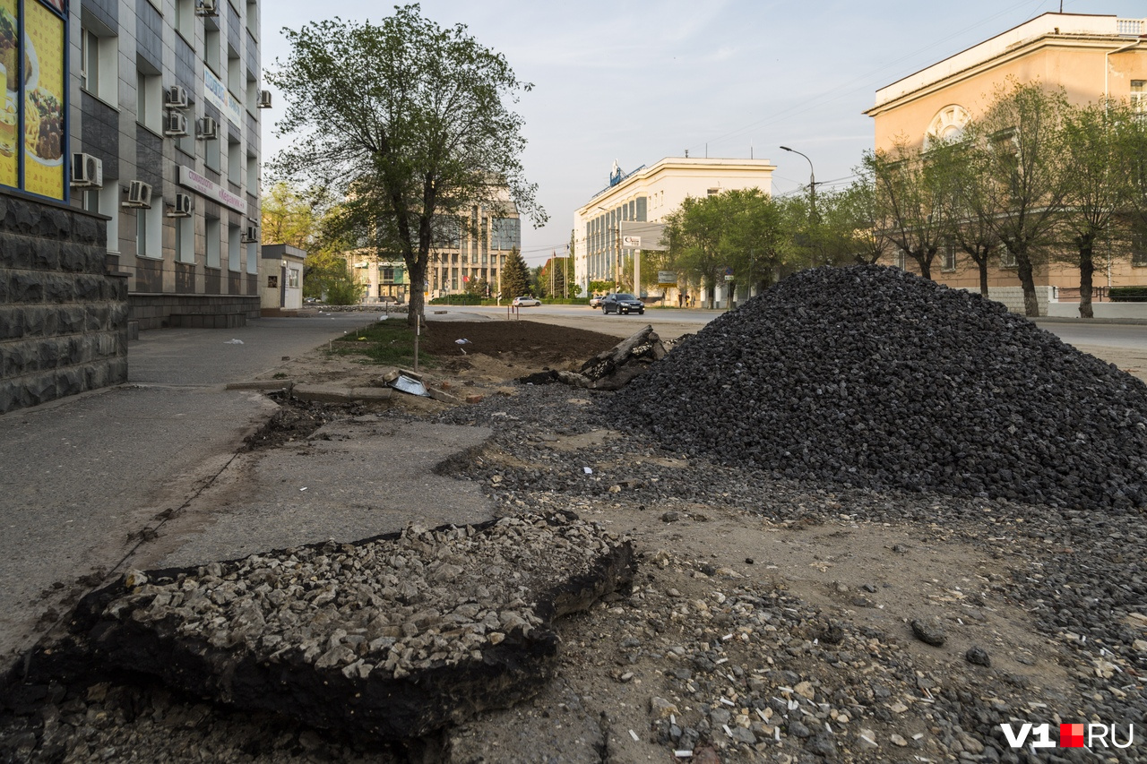 Под личным контролем руководства «Концессий»: отмечаем 248 дней траншеи в  центре Волгограда - 29 апреля 2019 - v1.ru