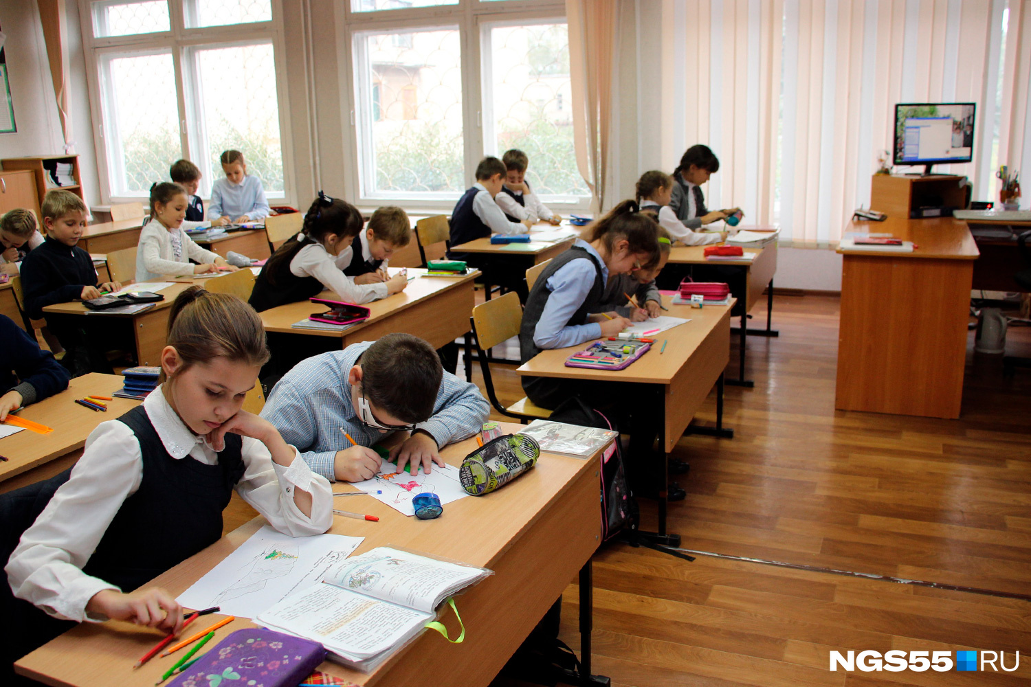 Учителю нужно быть примером для детей, но возможно ли это в сложившихся обстоятельствах? Учителю нужно быть примером для детей, но возможно ли это в сложившихся обстоятельствах?
