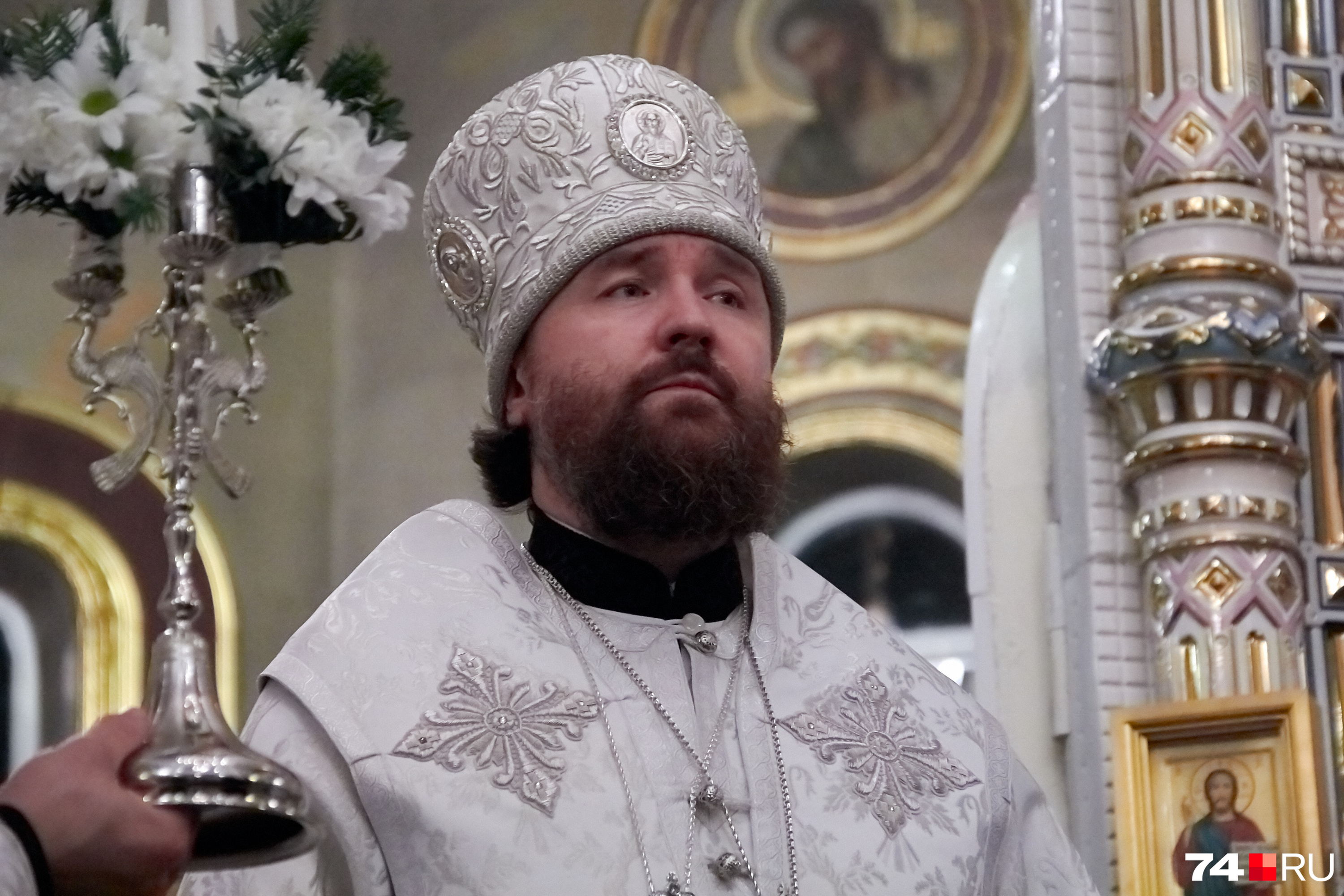 После литургии он зачитал Рождественское послание патриарха Московского и всея Руси Кирилла... 