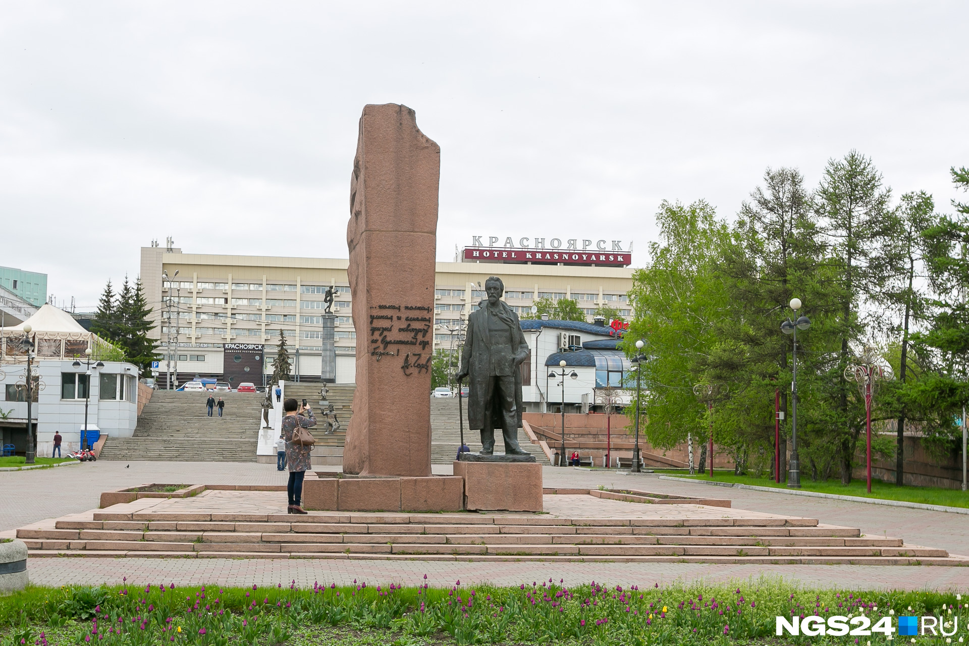 Памятник задумали установить в 1966 году, но идею скульпторы воплотили в 1995 году Памятник задумали установить в 1966 году, но идею скульпторы воплотили в 1995 году
