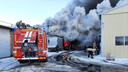 В Ростове на улице Врубовой загорелся склад. Черный столб дыма виден из центра