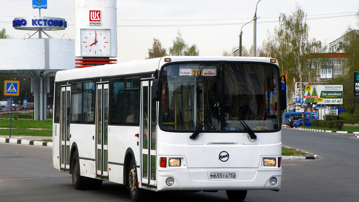 Автобус с пассажирами выехал на закрытый железнодорожный переезд в Кстове