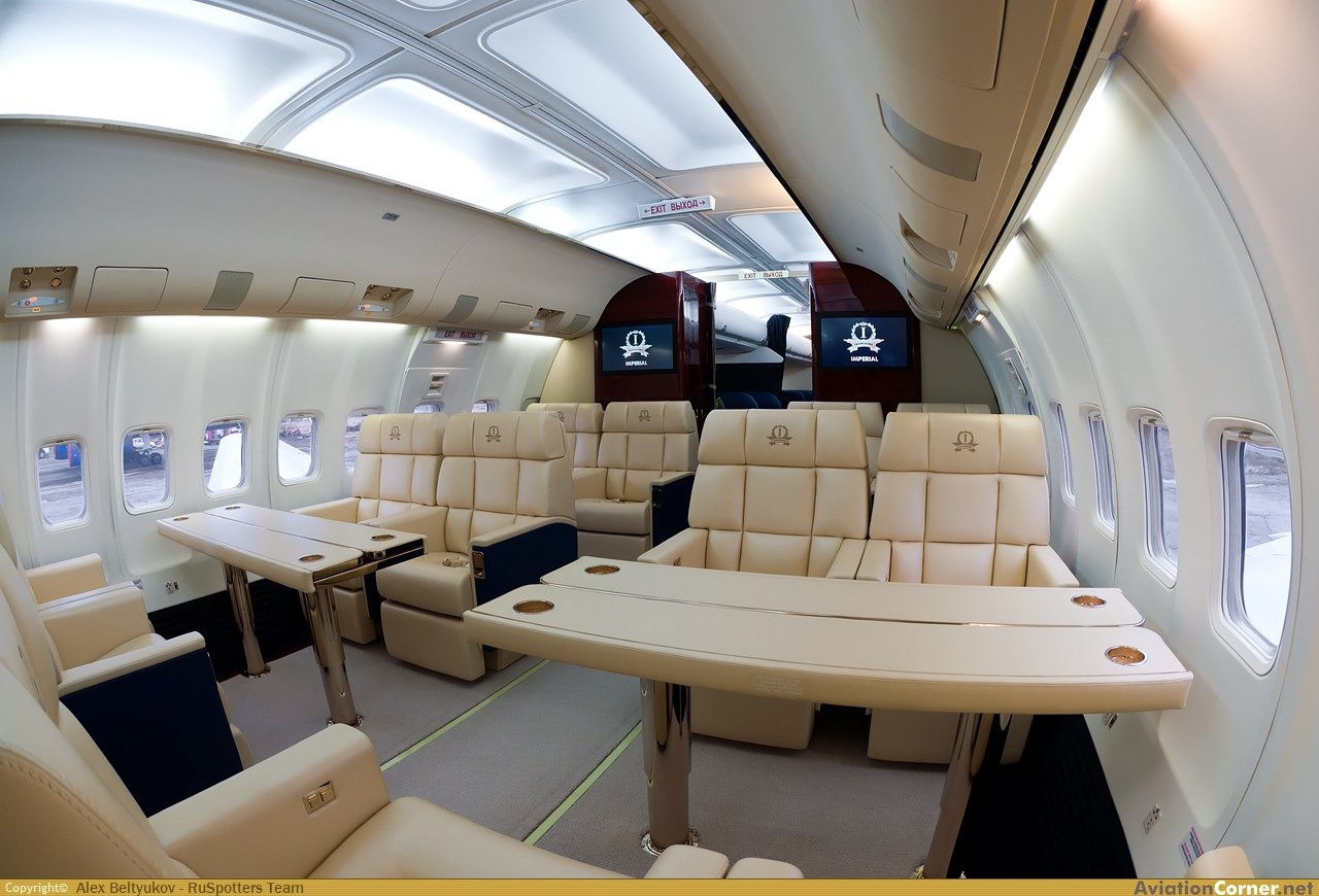 Самолет сена. Первый класс в Боинг 737. Трансаэро Империал 737 салон. Боинг 737-500 бизнес класс. Боинг 737 524.
