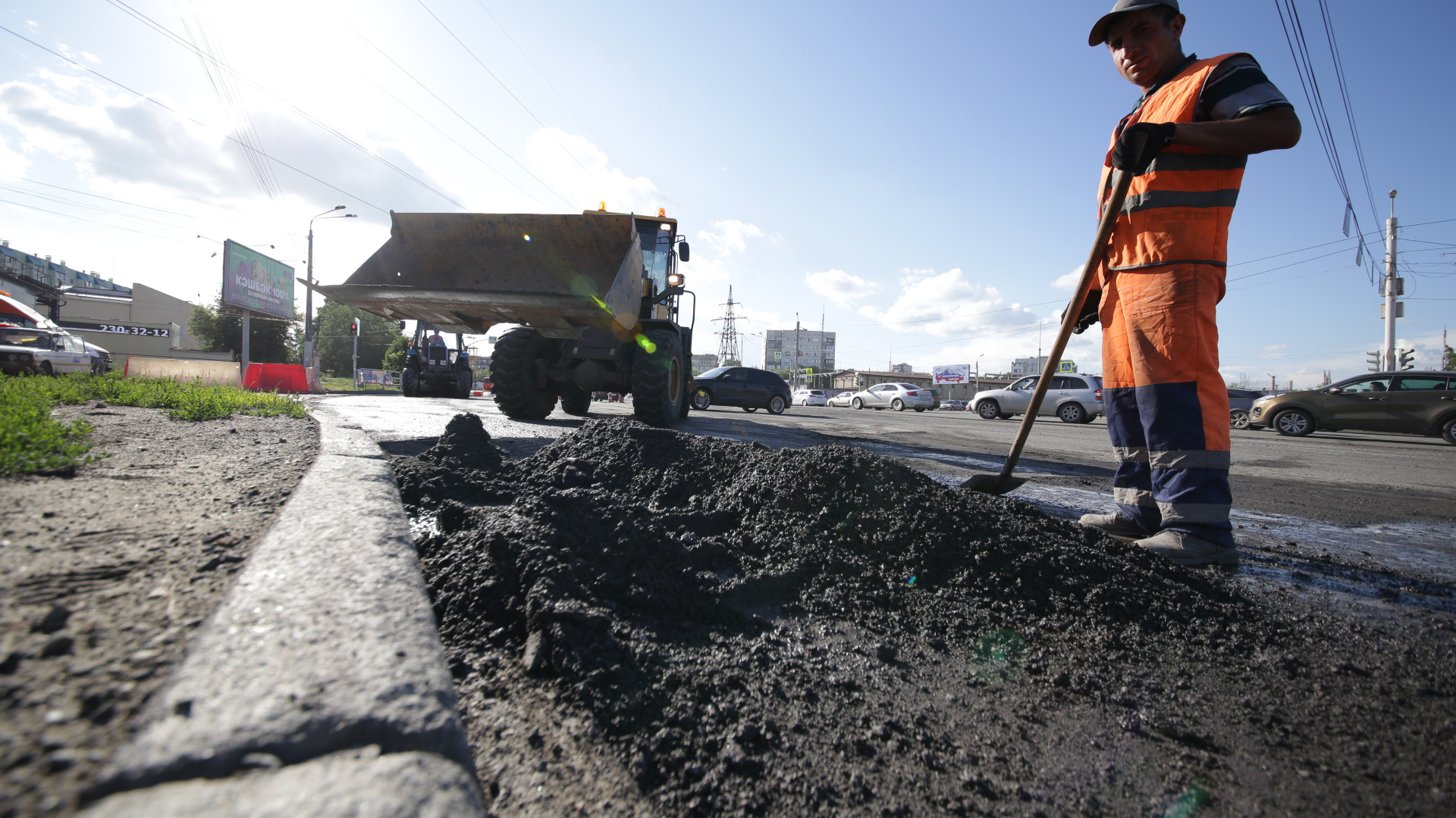 «Работы проводятся ночью»: в Челябинске из-за ремонта дороги перекроют улицу Худякова