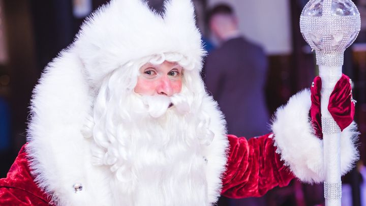 «Вся борода была в красной помаде»: Дед Мороз — о том, что думает о корпоративах и вредных детях
