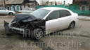 Лихач на «Тойоте» врезался в колодец и помял припаркованные авто на Чернышевского