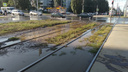 «Рельсы почти не видно из лужи»: в Самаре затопило перекресток на Ново-Садовой — Димитрова