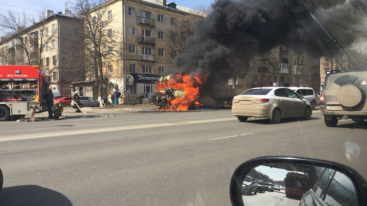 «Это очень страшно!» Грузовик загорелся на проспекте Гагарина