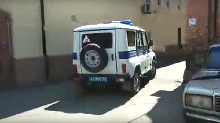 Буйный подросток пытался бежать из участка красноярской полиции и погиб