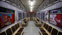В новосибирском метро появился красный поезд с комсомольцами