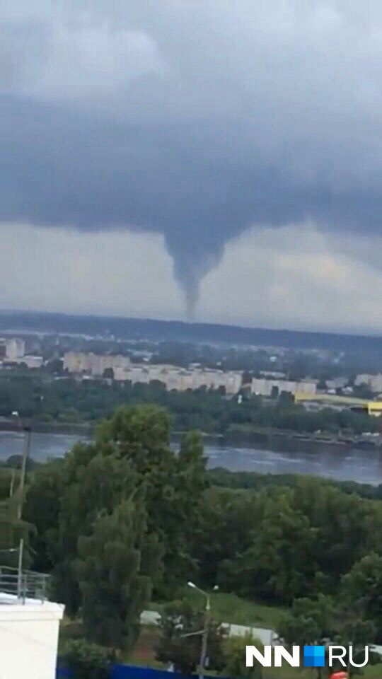 смерч в нижнем