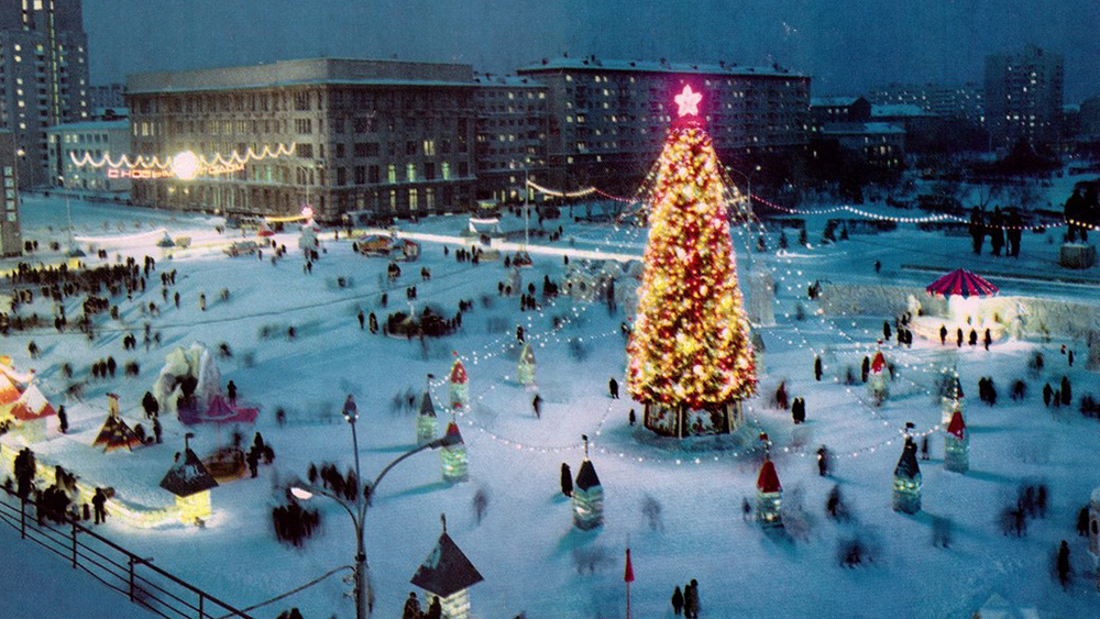 Платья из марли, самодельные игрушки и городок на всю площадь Ленина: 12 новогодних фото прошлых лет