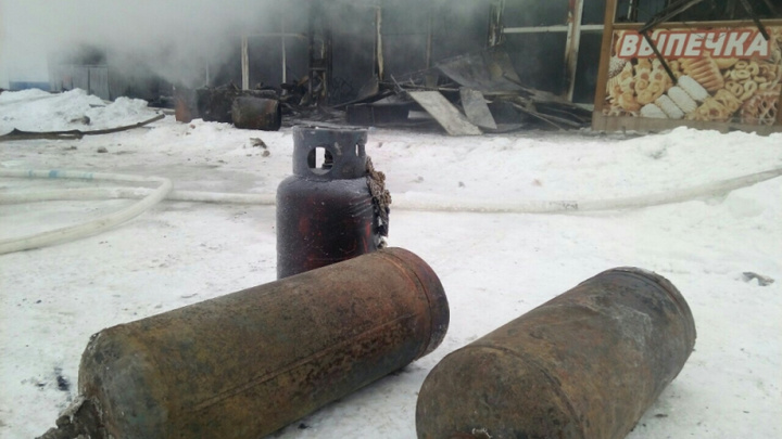«Была реальная угроза взрыва»: пожарные рассказали, как тушили павильоны возле челябинского вокзала