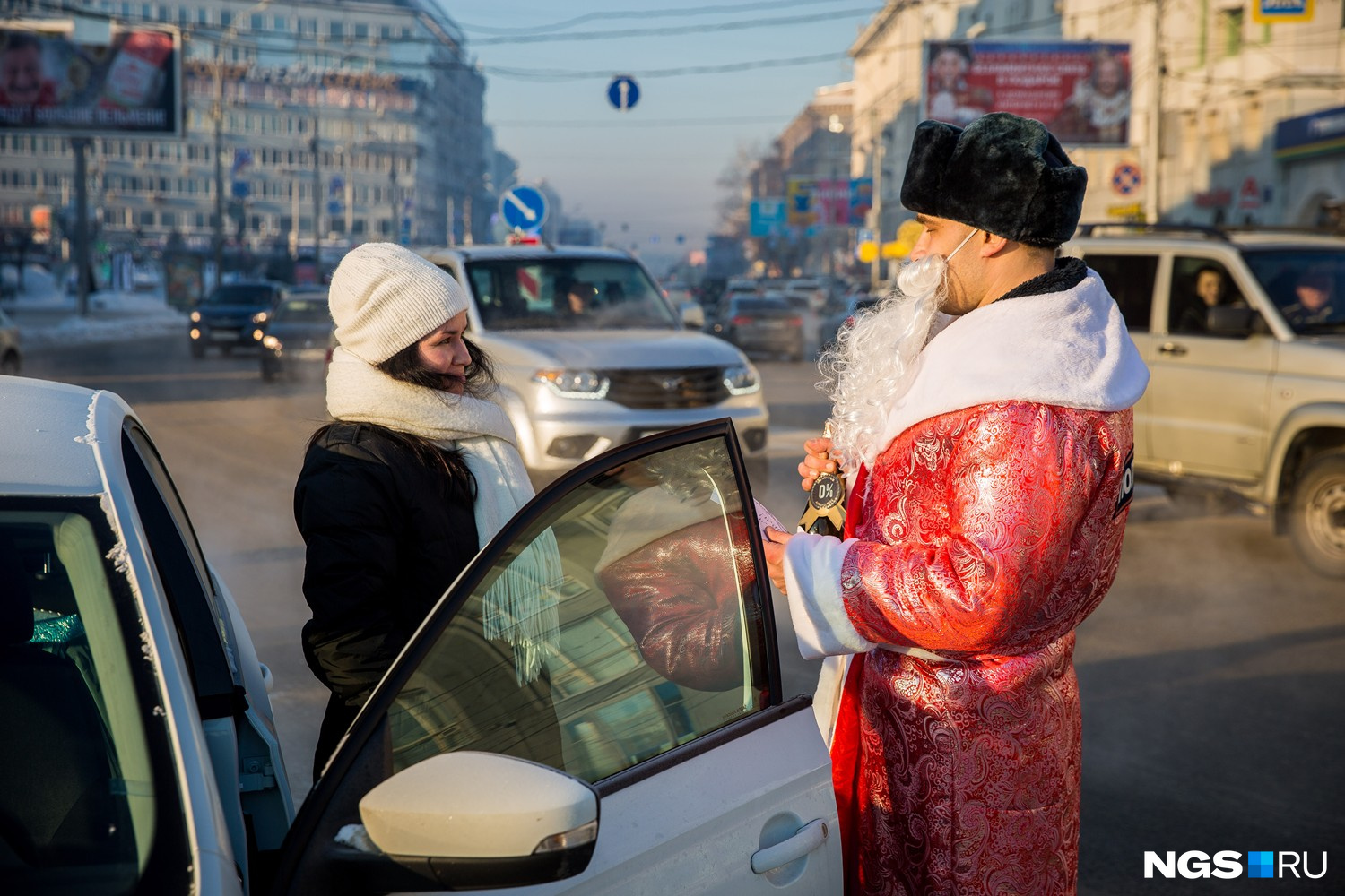 В первые 20 минут автоинспекторы остановили около 10 машин В первые 20 минут автоинспекторы остановили около 10 машин
