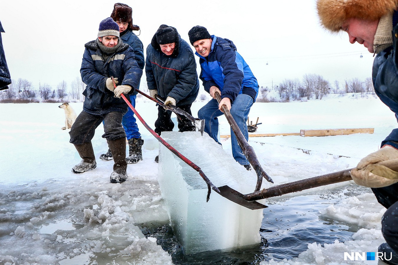 Живем в нижнем. Провели субботник. Толщина льда для открытия купелей. С. горки Шурышкарский. Шурышкарский район горки старое фото.