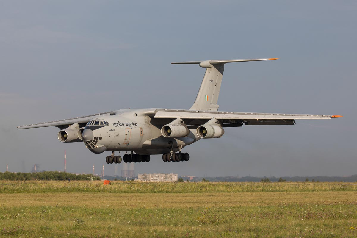 Участников учений доставили два самолета Ил-76