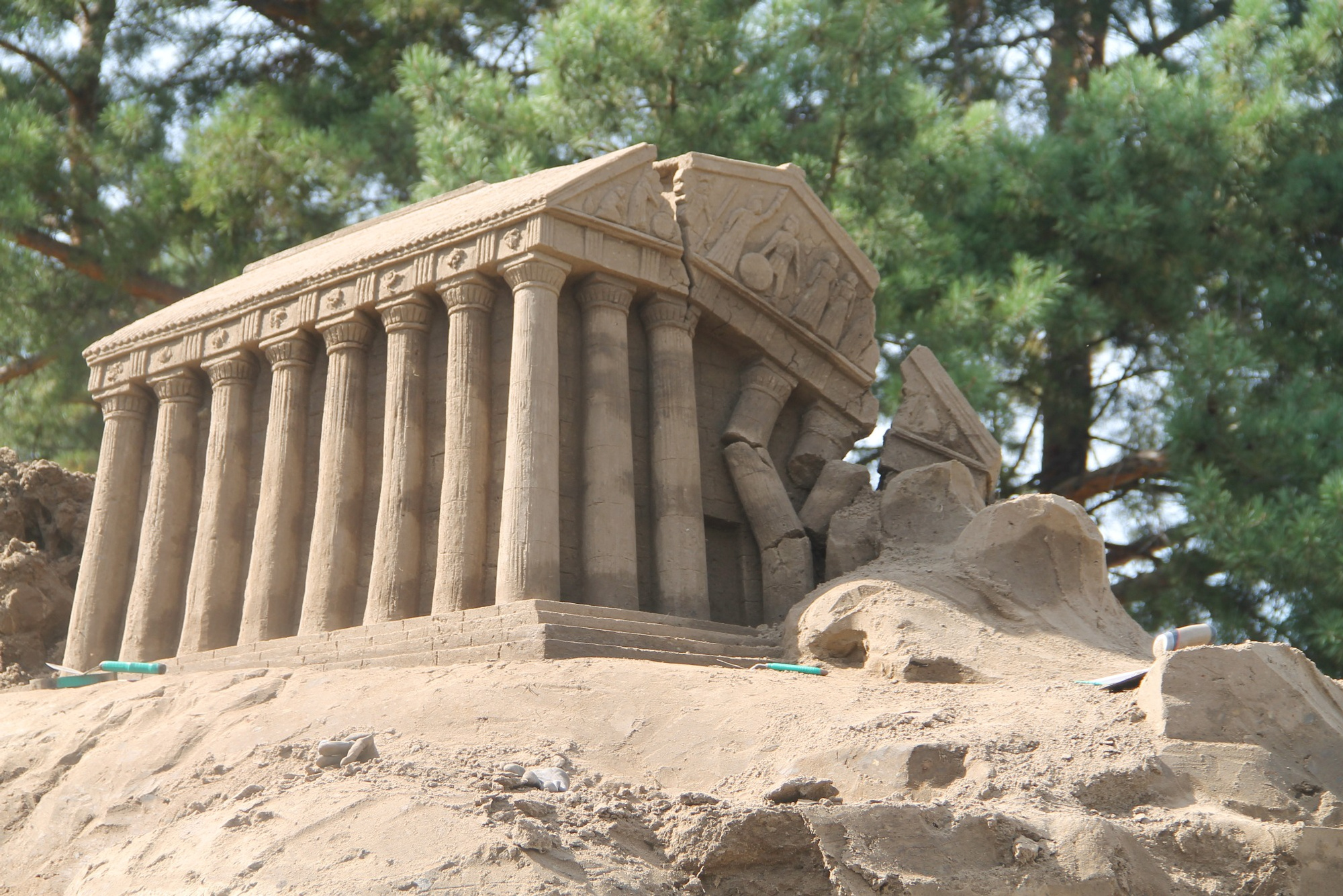 Храм Атлантиды, разрушаемый
волнами
