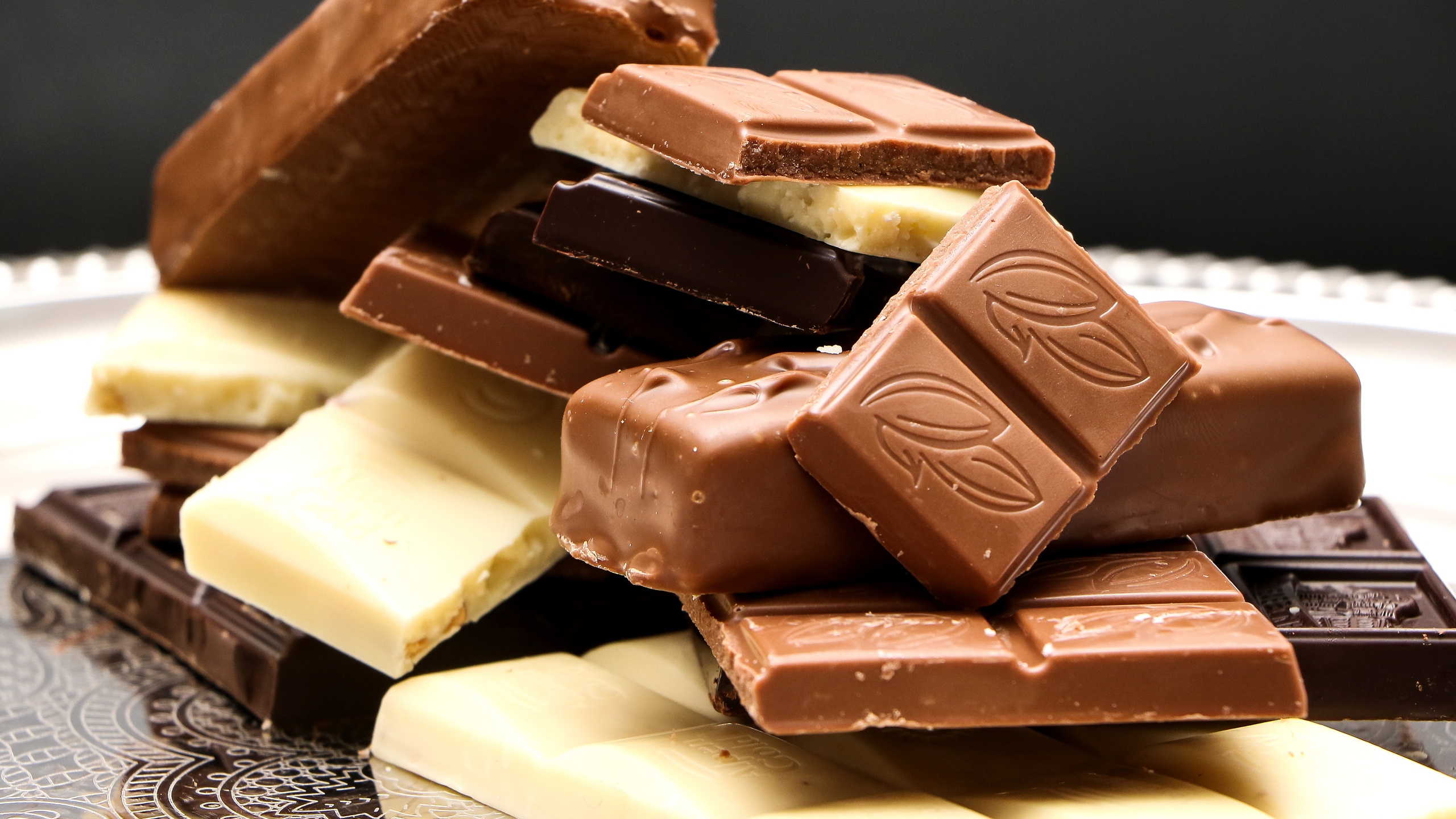 Шоколад продукт. Шоколад. Шоколад разный. Разные виды шоколада. Много шоколада.
