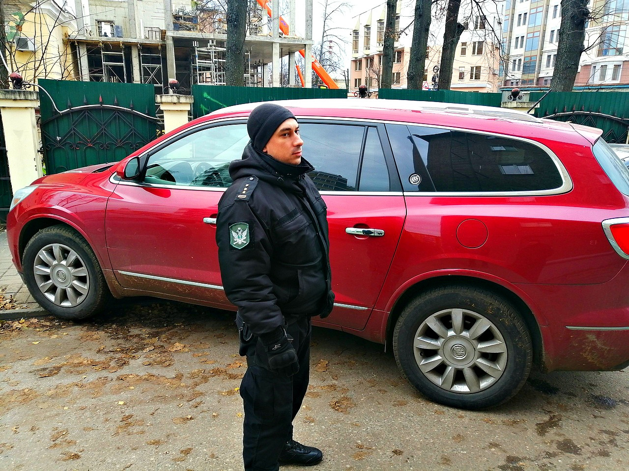 Арестованные автомобили в городе Стрижевом.