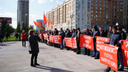 «Хватит нас доить!»: сотня новосибирцев вышла на пикет против роста цен на бензин