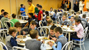 Вместо цикория дети пьют чай «крем-брюле»: в школах Ярославля обновили меню