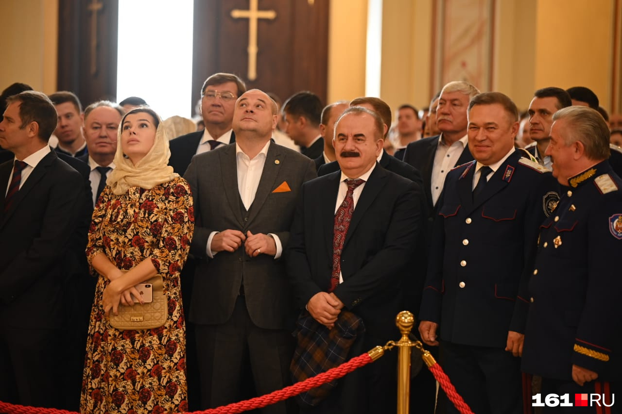 Члены правительства и ректор ДГТУ Бесарион Месхи (в центре) Члены правительства и ректор ДГТУ Бесарион Месхи (в центре)