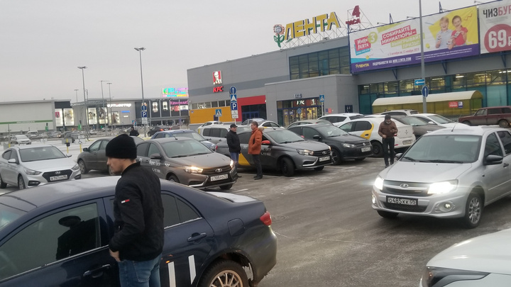 Тюменские водители готовят забастовку из-за низких цен на поездки. Что говорят в «Яндекс.Такси»?