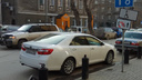 «Я паркуюсь как чудак»: Camry ООО — чудо-номер отменяет запреты