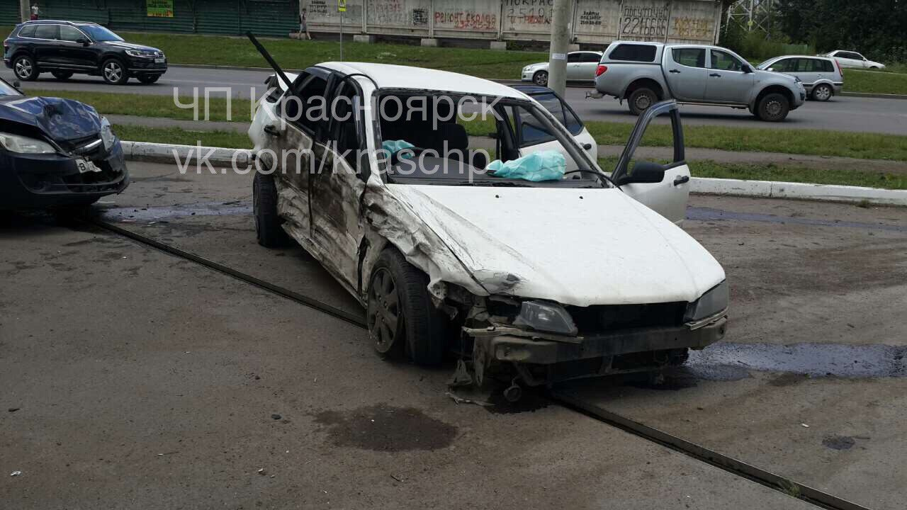 «Лада» стояла на АЗС «Лада» стояла на АЗС