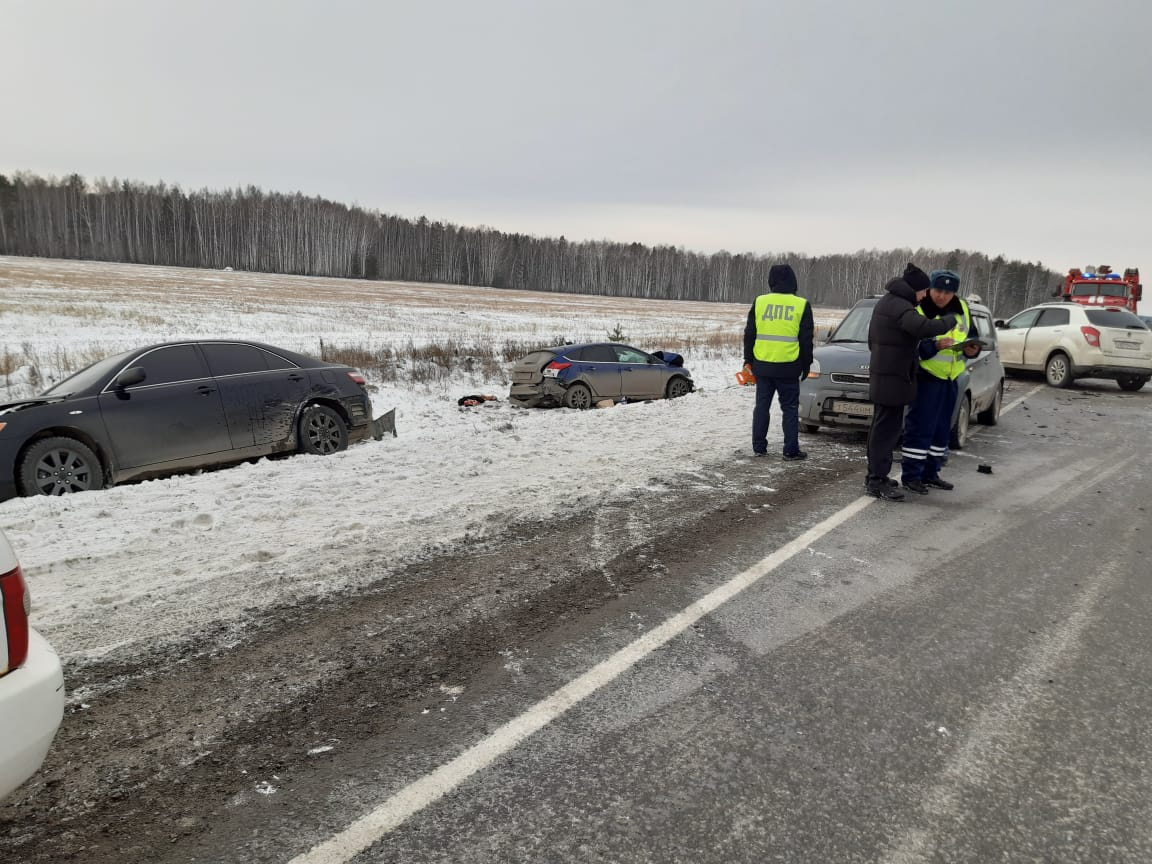 Новости екатеринбурга и свердловской происшествия. Авария в Белоярском районе. Авария трасса Екатеринбург Тюмень. Авария на трассе Екатеринбург Тюмень.