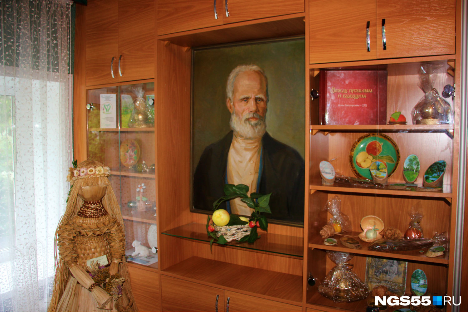 В музее есть портрет Павла Саввича Комиссарова и много памятных вещей